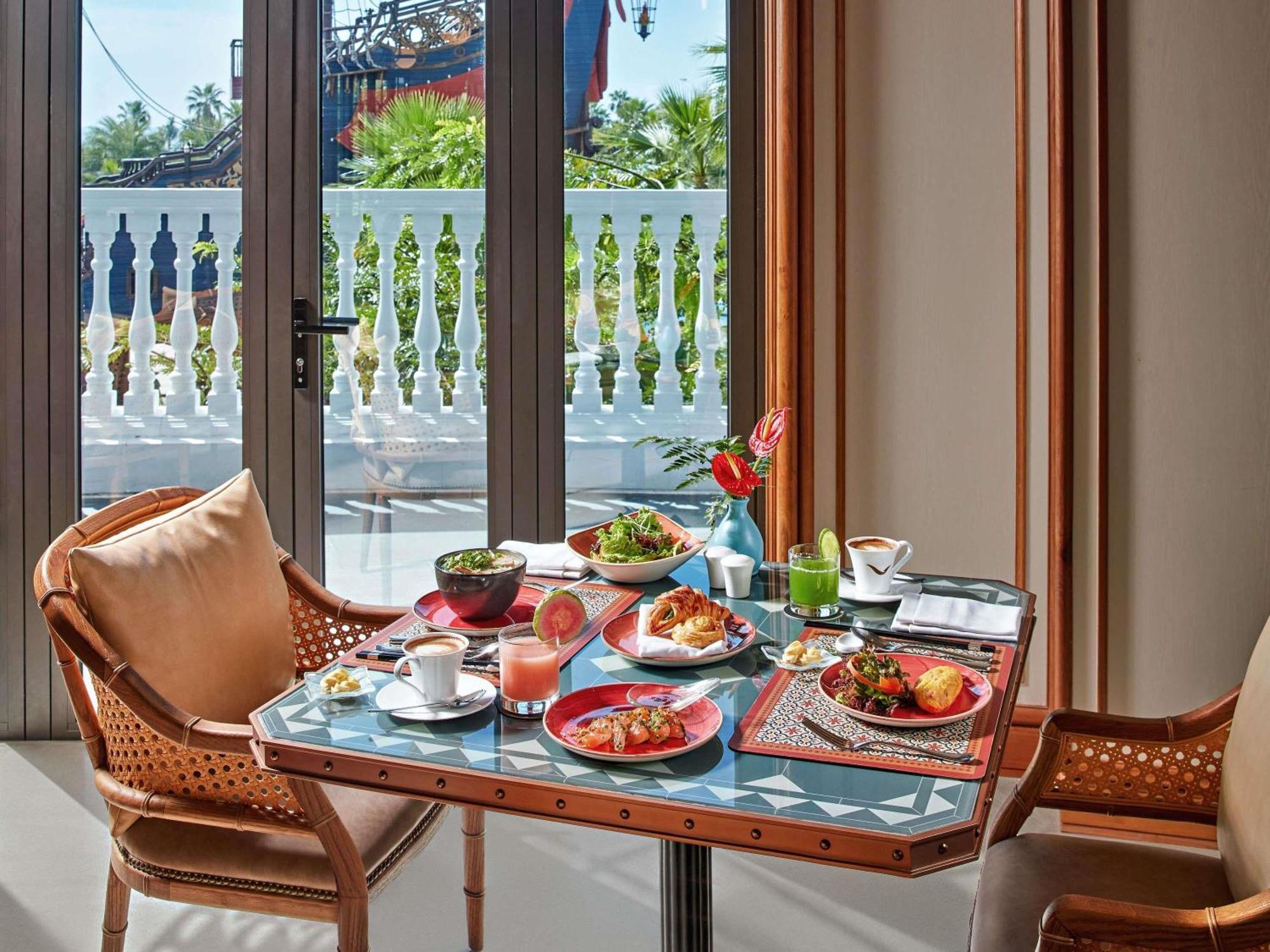 Курортный комплекс Moevenpick 5*